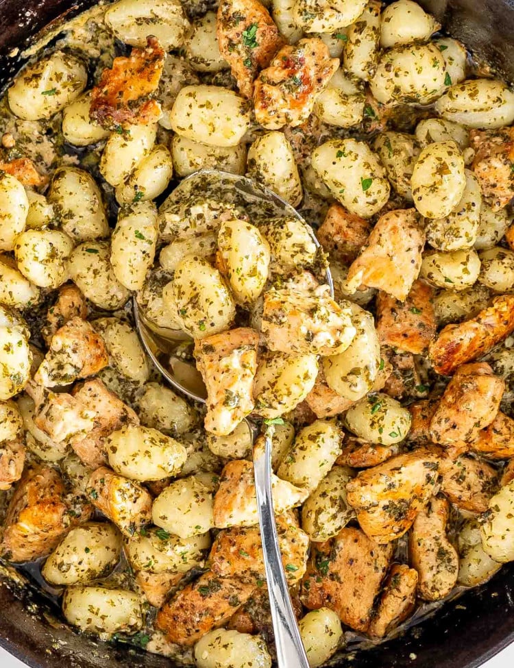 garlic butter chicken gnocchi in a black cast iron skillet.